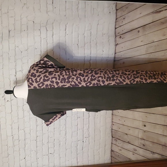 Three Bird Nest t-shirt style dress size small - Picture 3 of 4